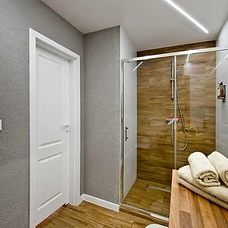 Yourapart Chmielna Park 3*