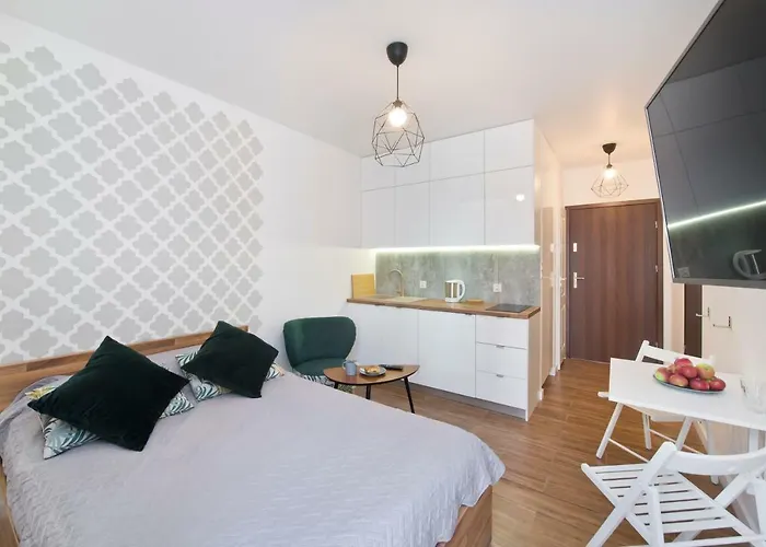 Yourapart Chmielna Park 3*