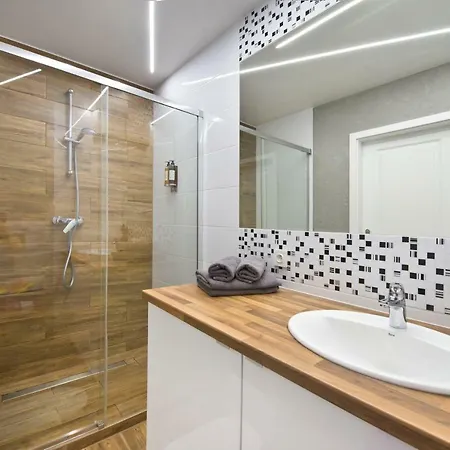 Yourapart Chmielna Park 3*